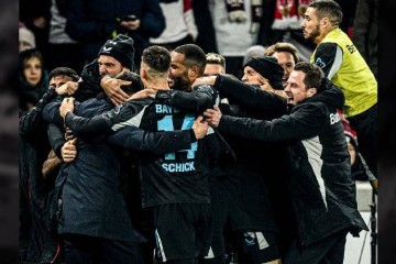 德甲联赛:勒沃库森在两球落后的情况下4-3逆转绝战胜斯图加特!