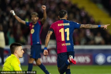 超级大腿!拉菲尼亚包办巴萨淘汰赛4球 已登顶欧冠射手榜