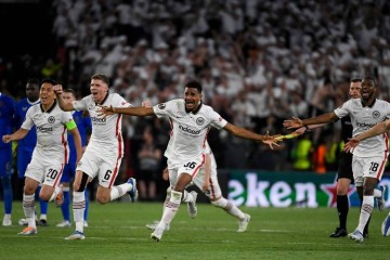 德甲对决:拜仁主场剑指联赛桂冠,法兰克福客场阻击强敌